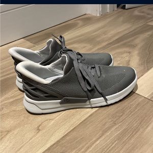 KIZIK women’s sneaker size 7